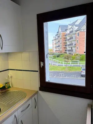 Cuisine ou kitchenette dans l'établissement Chaleureux appartement 2 chambres, proche centre-ville et accès mer
