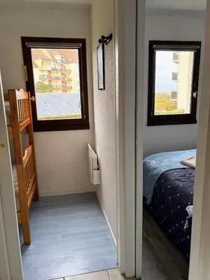 Un ou plusieurs lits dans un hébergement de l'établissement Chaleureux appartement 2 chambres, proche centre-ville et accès mer