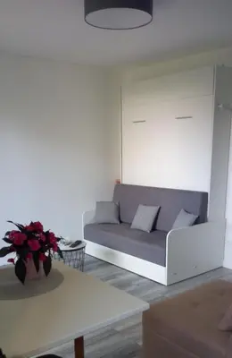 Coin salon dans l'établissement STUDIO COSY avec JARDINET
