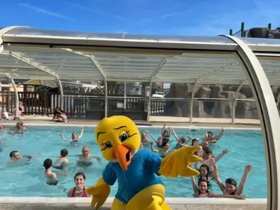 Piscine de l'établissement Mobil-home 4 pers avec terrasse à Sainte-Marie-du-Mont - API-1-52-1297 ou située à proximité