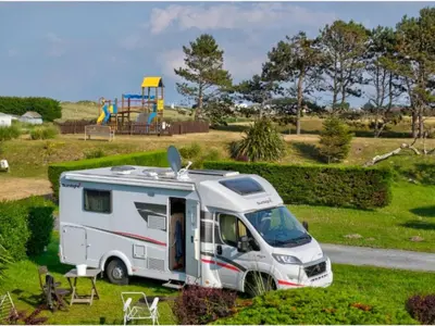 Jardin de l'établissement Mobil home 6 pers. avec terrasse à Sainte-Marie-du-Mont - API-1-52-1295