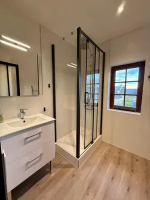 Salle de bains dans l'établissement Modernes Landhaus mit großem Garten