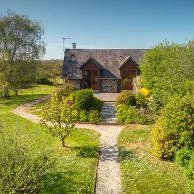 Modernes Landhaus mit großem Garten