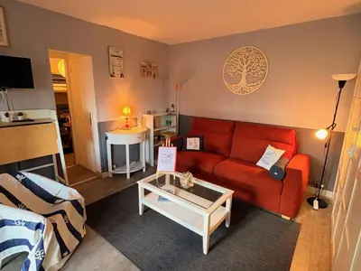 Télévision ou salle de divertissement dans l'établissement Studio à Cabourg avec accès direct à la plage et parking privatif - FR-1-465-132