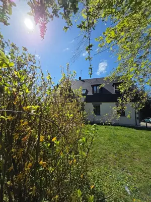 Jardin de l'établissement Arc en Ciel du Mont B&B