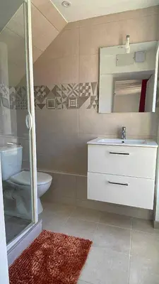 Salle de bains dans l'établissement Charmant T2 100m de la mer