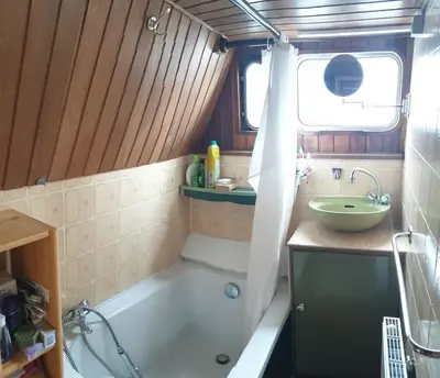 Salle de bains dans l'établissement Bateau MAXENCE