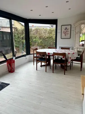 Coin salon dans l'établissement Poppy Seaside, jardin privé à 200m de la mer
