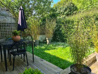 Jardin de l'établissement Maisonnette Plage d Omaha Beach