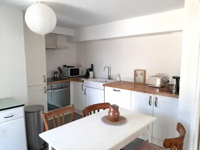 Cuisine ou kitchenette dans l'établissement Les Dunes, 2 pers et Les Embruns, 4pers