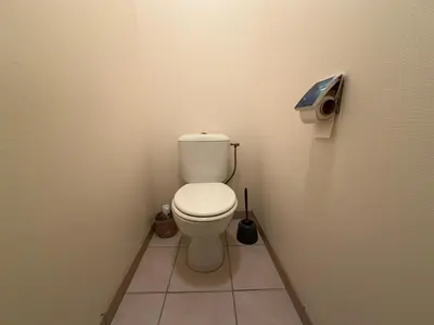 Salle de bains dans l'établissement Ecume maison spacieuse lumineuse 1km de la plage vue mer plage d'Asnelles, en plein coeur des plages du débarquement, 2 sdb, 2 WC, parking privatif, terrasse, jardin, table de ping pong aux beaux jours, près de Bayeux