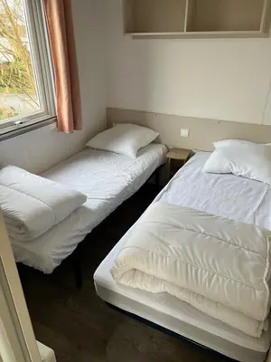 Un ou plusieurs lits dans un hébergement de l'établissement Mobil Home