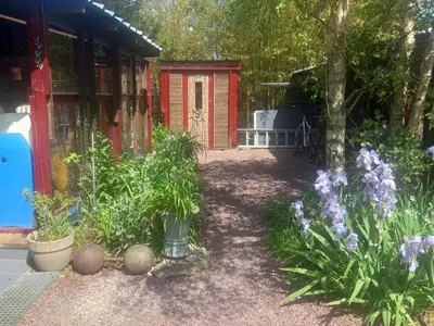 Jardin de l'établissement Holiday Home Le Paradis des Fleurs by Interhome