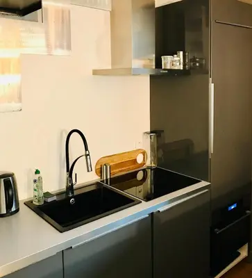 Cuisine ou kitchenette dans l'établissement La cour des sens