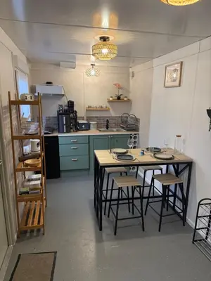 Cuisine ou kitchenette dans l'établissement Le Petit Lodge
