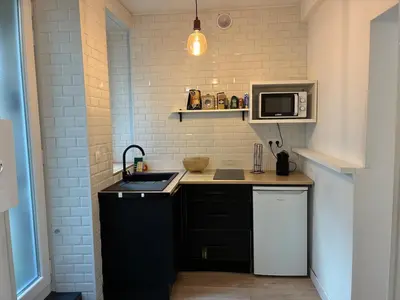 Cuisine ou kitchenette dans l'établissement Logement paisible dans une jolie cour intérieure