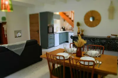 Cuisine ou kitchenette dans l'établissement Maison de pêcheur rénovée à deux pas du port