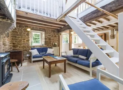 Coin salon dans l'établissement Gîte au calme dans corps de ferme entre mer et campagne