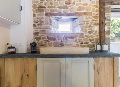 Cuisine ou kitchenette dans l'établissement Gîte au calme dans corps de ferme entre mer et campagne