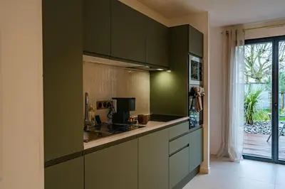 Cuisine ou kitchenette dans l'établissement Bleuet