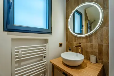 Salle de bains dans l'établissement Tulipe