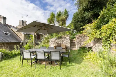 Jardin de l'établissement Maison de Pêcheur à Cancale, Jardin et Sauna - Le Jardin Suspendu