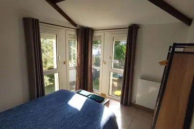 Un ou plusieurs lits dans un hébergement de l'établissement Maison lumineuse avec terrasse et jardin - Caen
