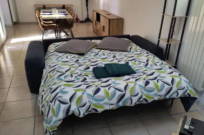 Un ou plusieurs lits dans un hébergement de l'établissement Maison lumineuse avec terrasse et jardin - Caen