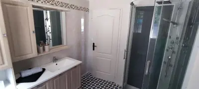 Salle de bains dans l'établissement Le petit Breizh 3 entre Mt St Michel et Saint Malo 4personnes 1bébé