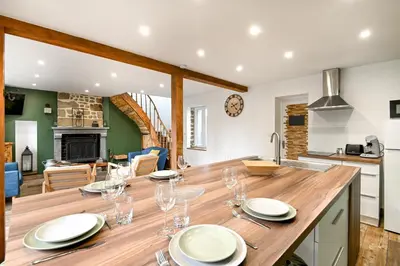 Cuisine ou kitchenette dans l'établissement Le Lotus - 1000 m² de jardin