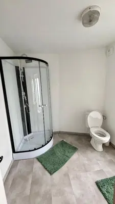 Salle de bains dans l'établissement Beauchamps