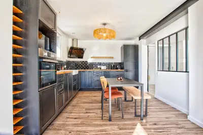 Cuisine ou kitchenette dans l'établissement L'Évasion Normande - Piscine & Jardin - 12P 6 BDR