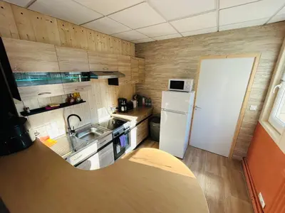 Cuisine ou kitchenette dans l'établissement Espace Familiale Meublé 3 chambres