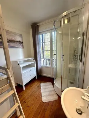 Salle de bains dans l'établissement La Toccata maison de charme au coeur de l'éventail de Cabourg