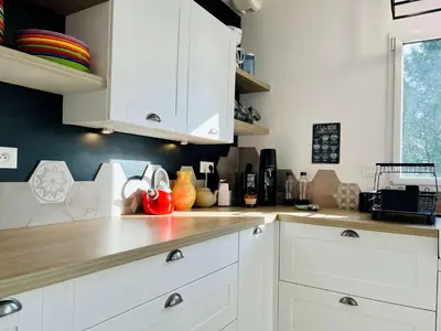 Cuisine ou kitchenette dans l'établissement La Montbourgeoise Stylish House Close to the Town Center