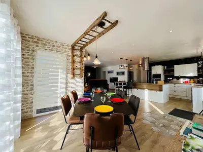 Cuisine ou kitchenette dans l'établissement La Montbourgeoise Stylish House Close to the Town Center