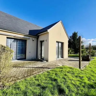 La Montbourgeoise Stylish House Close to the Town Center