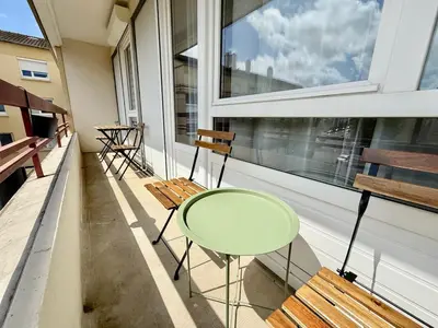 Balcon ou terrasse dans l'établissement Appartement lumineux avec balcon