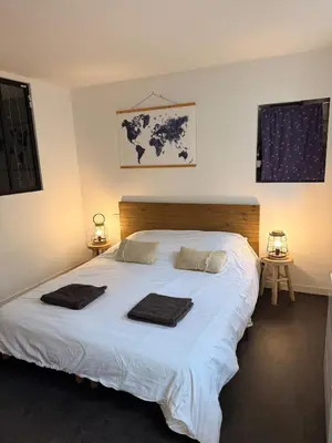Un ou plusieurs lits dans un hébergement de l'établissement Granville appartement