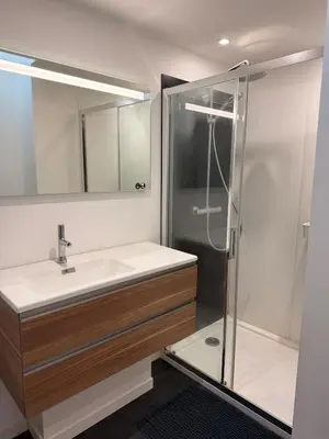 Salle de bains dans l'établissement Granville appartement