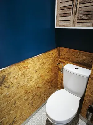 Salle de bains dans l'établissement Sweet Omaha maison spacieuse avec jardin clos belle terrasse 4 chambres 2 sdb 2 wc parking privatif 2 kms plage d'Omaha Beach, 5 mn en voiture superette, proche Port en Bessin