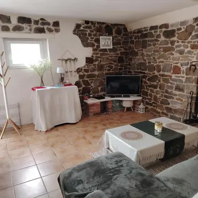Télévision ou salle de divertissement dans l'établissement Refuge Bord de Mer, 50m plage Jardin et Parking privé