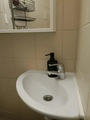 Salle de bains dans l'établissement Charmant studio rue de Bayeux au Cœur de Caen