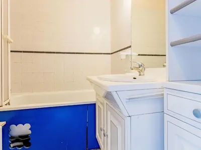 Salle de bains dans l'établissement Apartment Les Normandières-25 by Interhome