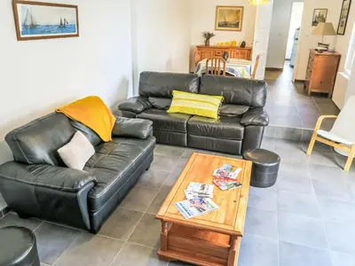 Coin salon dans l'établissement Holiday Home Mahionias's cottage by Interhome