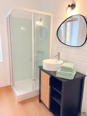 Salle de bains dans l'établissement Face au port - Appart lumineux avec véranda