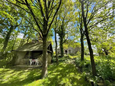Jardin de l'établissement Le mélèze, dans la baie du Mont-Saint-Michel