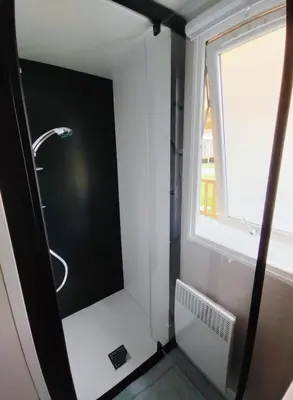 Salle de bains dans l'établissement Mobil home 6 personnes, Amorosa0066