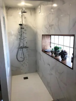 Salle de bains dans l'établissement Maison de ville à Luc sur Mer