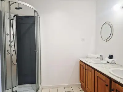 Salle de bains dans l'établissement Villa Saint-Jean